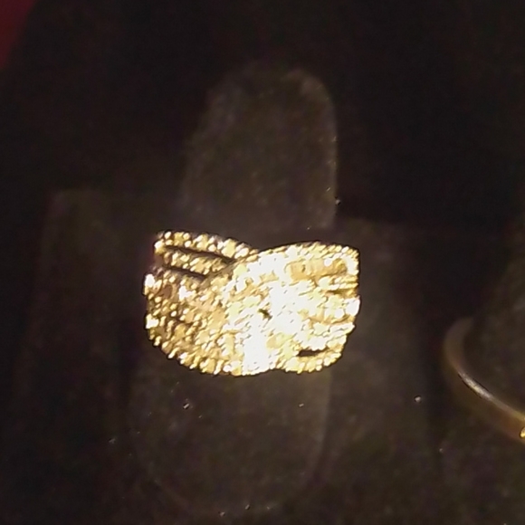 Jewelry - New Genuine--Rough Look Diamond Ring!